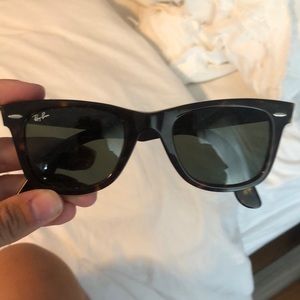 Tortoise Wayfarer Used Sunglasses